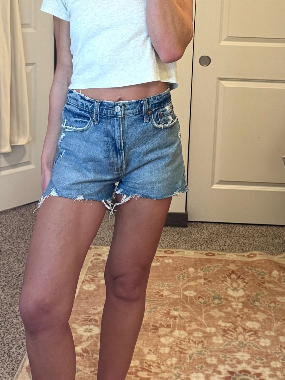 Abercrombie Curve Love High Rise Mom Shorts | Size 25 / 0 | Distressed Denim